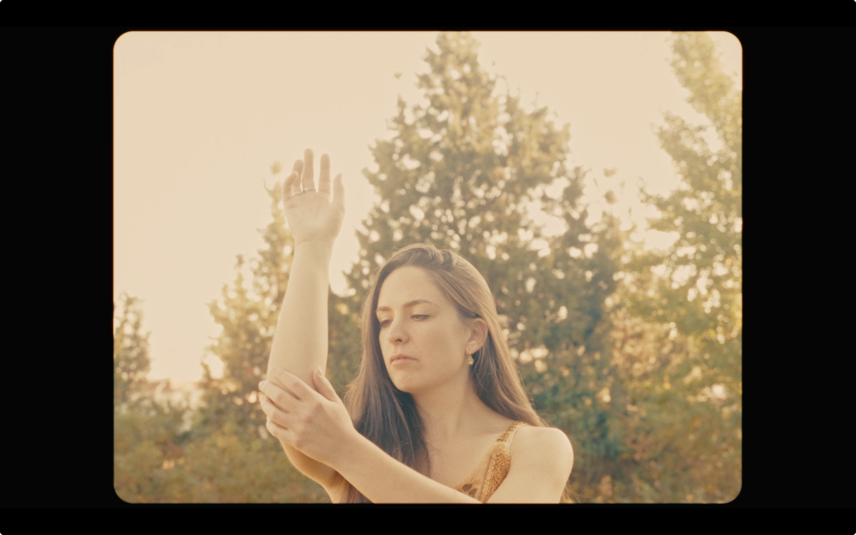 Premiere: Claire Hawkins – “Nothing to Lose” Music Video